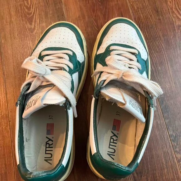 girls sneakers - Picture 3 of 3